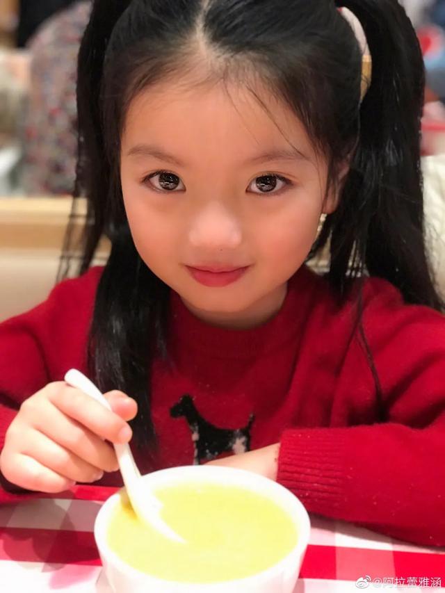 爸爸去哪儿阿拉蕾，爸爸去哪儿第五季董力阿拉蕾回归（还记得《爸爸去哪儿4》里的阿拉蕾吗）