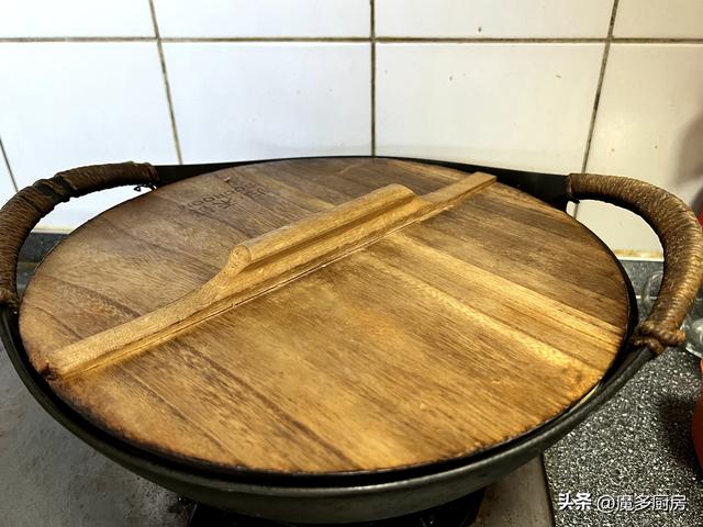 最简单的炖鸡汤方法，清炖鸡汤最简单的做法（热乎乎一大锅真香）