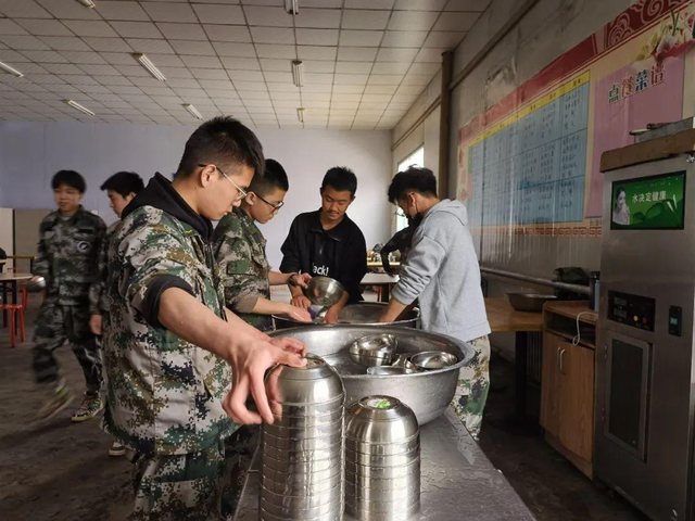 从学生到职业人的转变，如何在心理上做好从学生到职业人的角色转变（19岁到北大当保安）