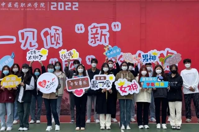 四川信息技术学院，2022年四川信息职业技术学院有哪些院系和专业（四川省高职院校入学当天美照曝光）