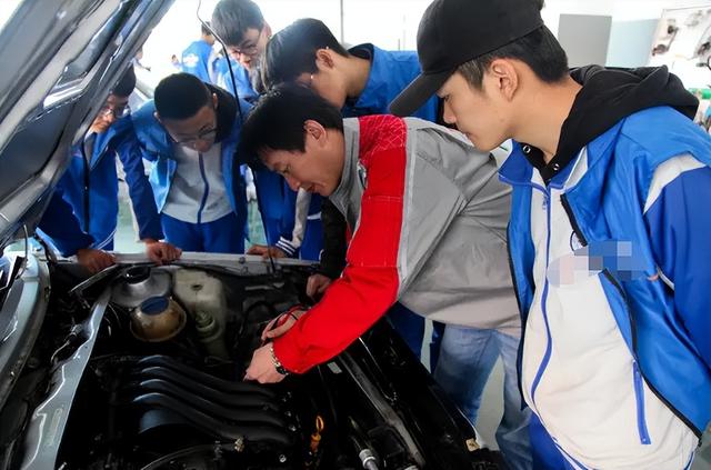 轨道交通专业就业前景如何，轨道交通的就业前景和方向（录取分数不高的3所轨道交通类大学）