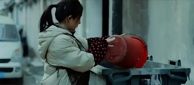 盘龙卧虎高山顶的演员，盘龙卧虎高山顶的演员是谁（把汤唯和蒋勤勤等女星放在一起）