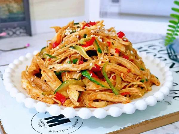 鸡胸肉怎么做才好吃，鸡胸肉怎么做才好吃不柴（鸡胸肉拿回家别再水煮了）