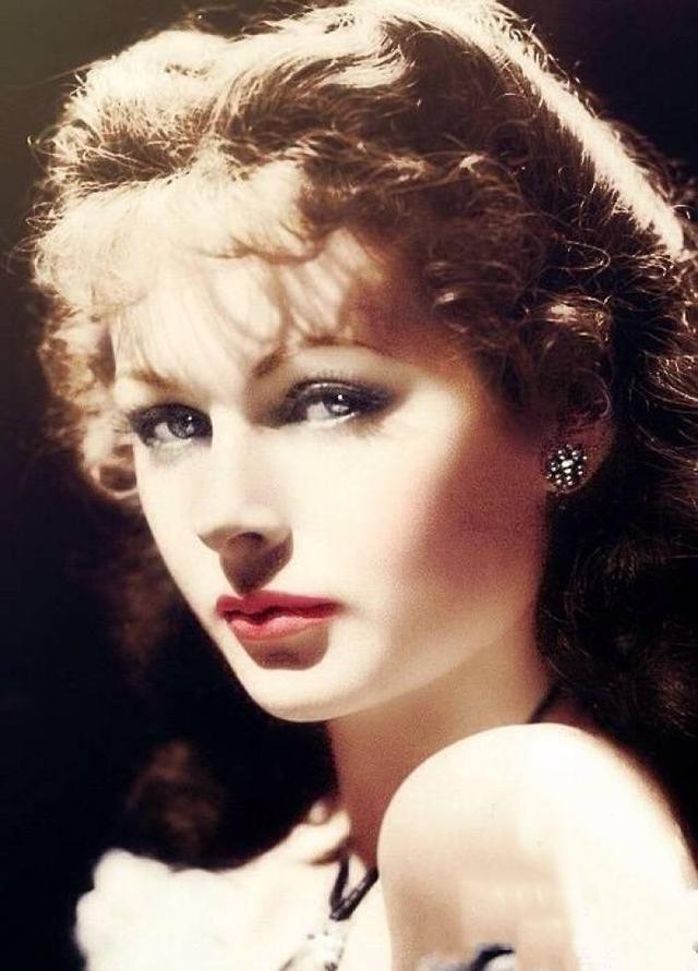 梦见熟悉的女人光着全身的寓意(好莱坞头号花瓶海蒂·拉玛)