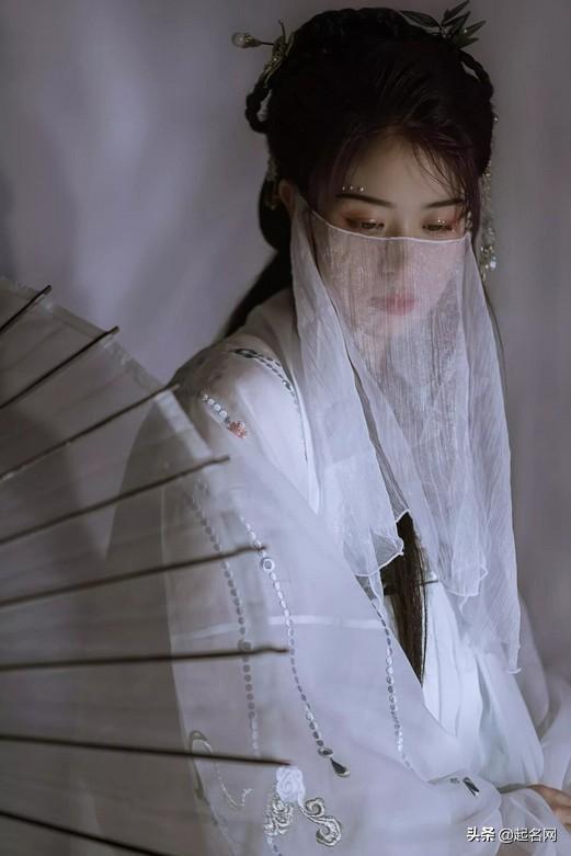 霸气又仙气网名女，霸气又仙气的网名女（尊贵霸气的女古风名字）