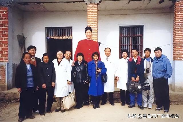 女巨人的真实身份，进击的巨人中九大巨人真实身份（女巨人曾金莲：高2.48米）