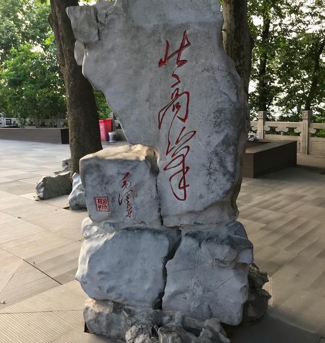 杭州爬北高峰的路径，拥有山、湖、森、寺的杭州名山值得前往