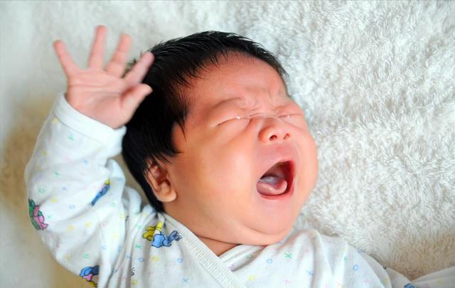 0-3岁婴幼儿发展特点，0到3岁婴幼儿早期发展特点（一月睡二月哭三月攒肚）