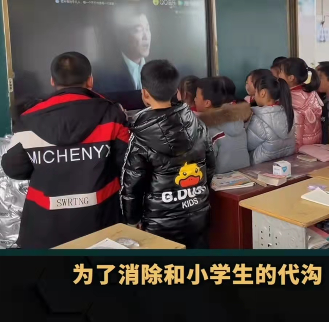 爱国歌曲100首适合小学生唱的，爱国歌曲100首适合小学生唱的歌词（小学生版《孤勇者》火了）