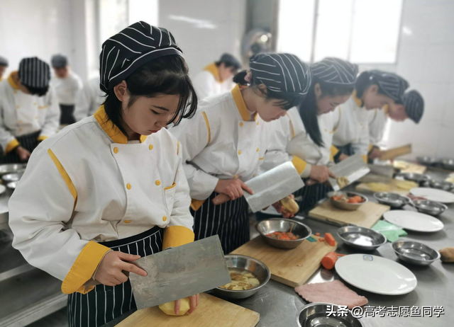 适合女孩子学的职业，适合女孩子学的职业学理低（投入小学时短还很好就业）