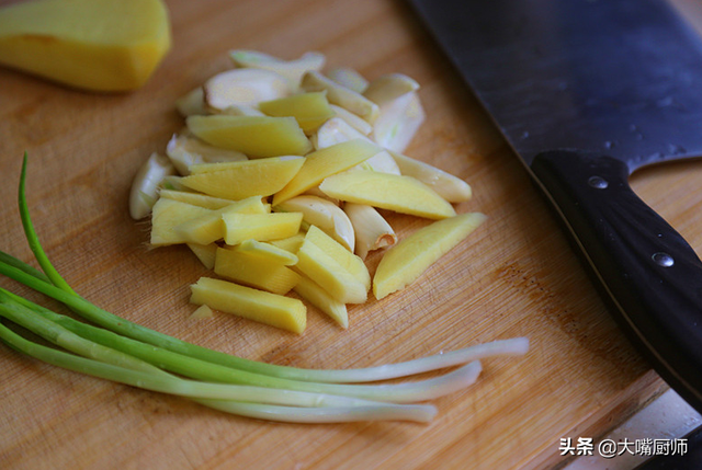 辣子鸡怎么炒才嫩，辣子鸡怎么炒才嫩不柴（大厨教你一招）