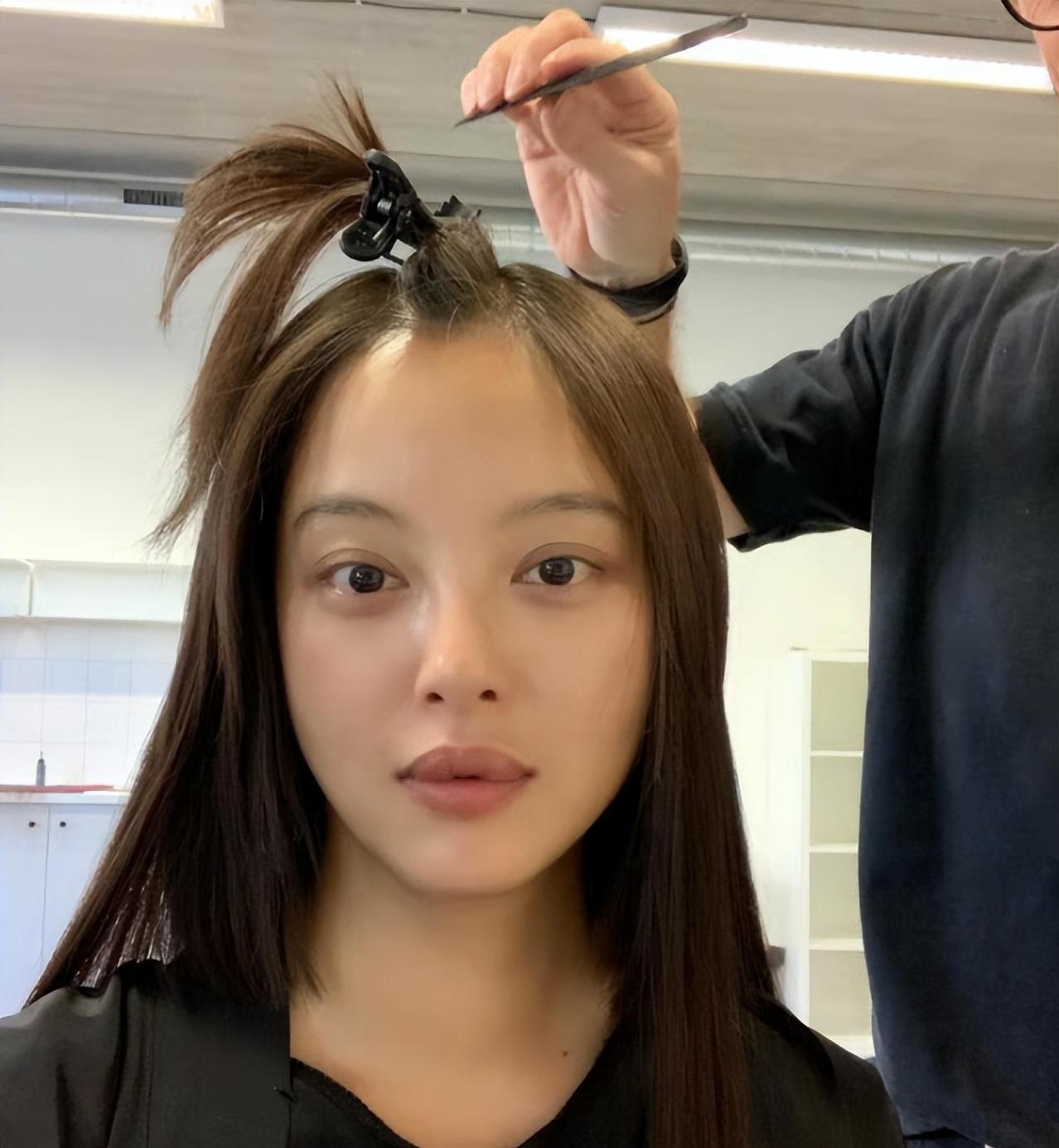 辛芷蕾这位近几年新晋的实力演员,最让人诟病的就是那饱满的嘴唇,甚至