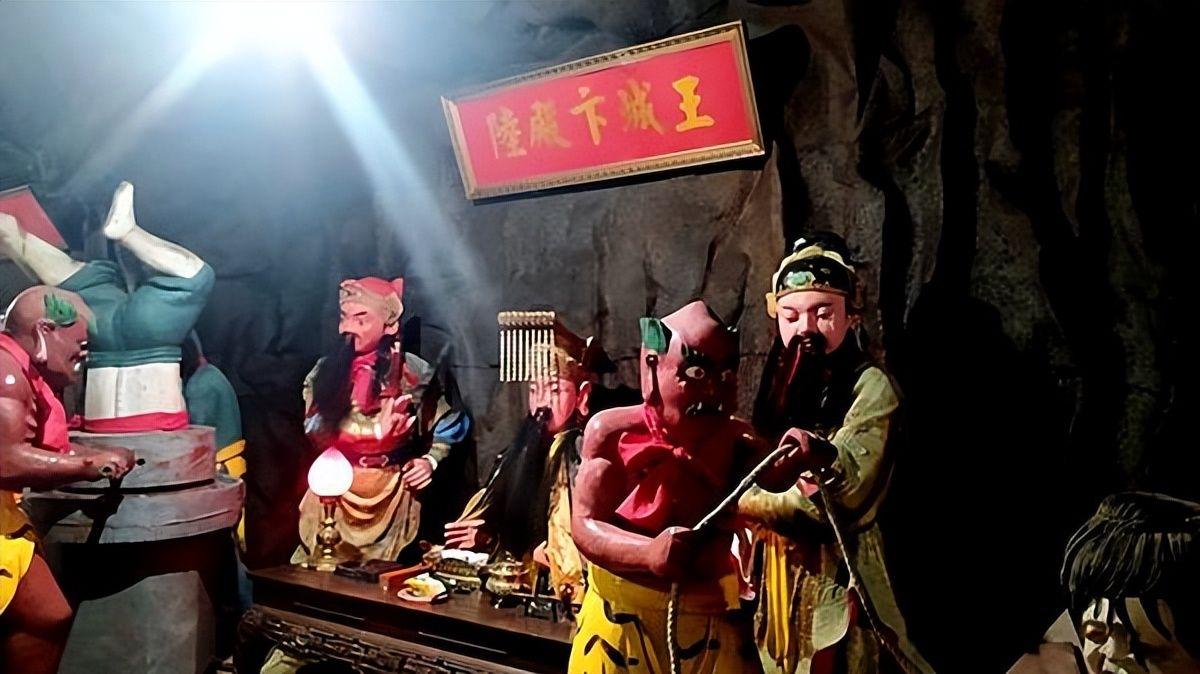 阎王爷叫什么名字,阎王爷,打一字.("阎王"竟然是10个人)