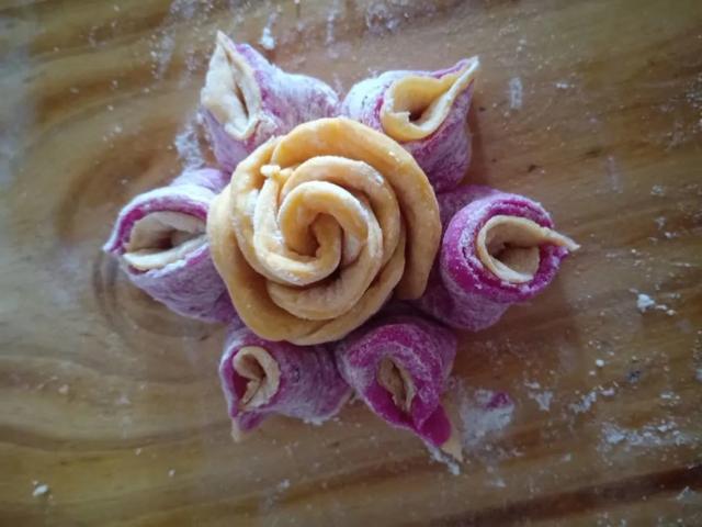 糯米粉和淀粉一样吗，淀粉和糯米粉一样吗（糯米粉用途还傻傻分不清）