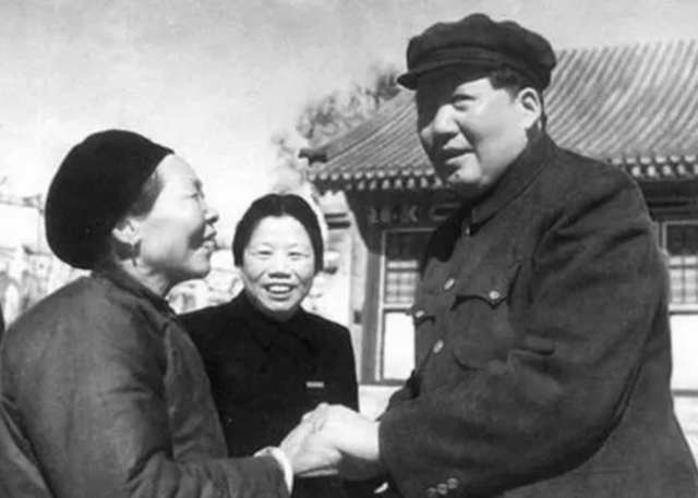 故宫建于哪个朝代，毛主席曾3次参观故宫城墙（故宫是哪个朝代建的）