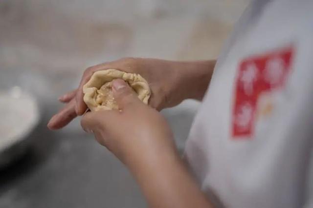 嫦娥奔月图案的月饼，嫦娥奔月月饼团圆是什么节日（上海的花式月饼你都吃过吗）