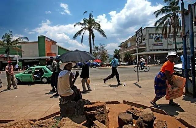 津巴布韦是哪个国家，有多少个人口（一个经济崩溃的非洲国家）