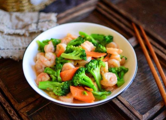 婴儿肥和脸胖的区别图片，娃娃脸和婴儿肥有什么区别（“长肉”和“长个”的孩子）