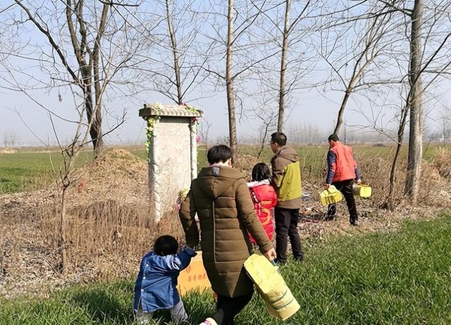 上坟有什么讲究，上坟时有什么讲究（老人说：“上坟切记3做3不做）