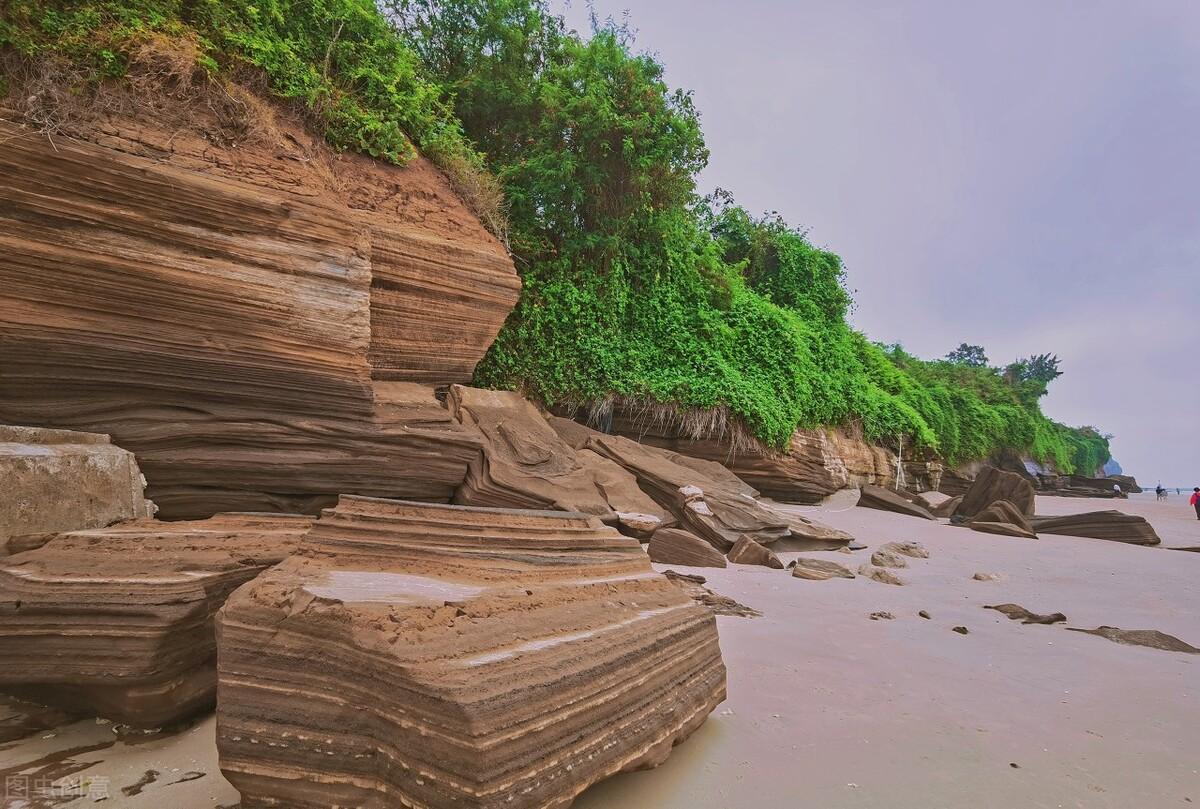 島上有很多奇特壯觀的海蝕,海積地貌,環島騎行,慢悠悠地欣賞潿洲島上