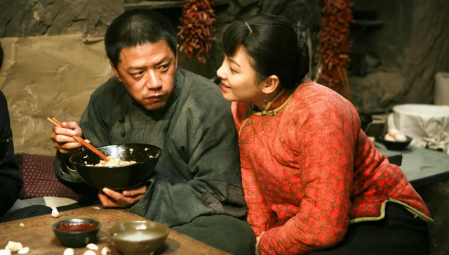 盘龙卧虎高山顶的演员，盘龙卧虎高山顶的演员是谁（把汤唯和蒋勤勤等女星放在一起）