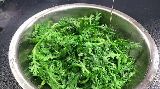 剁椒芋头家常做法大全，多吃这“碱性食物”
