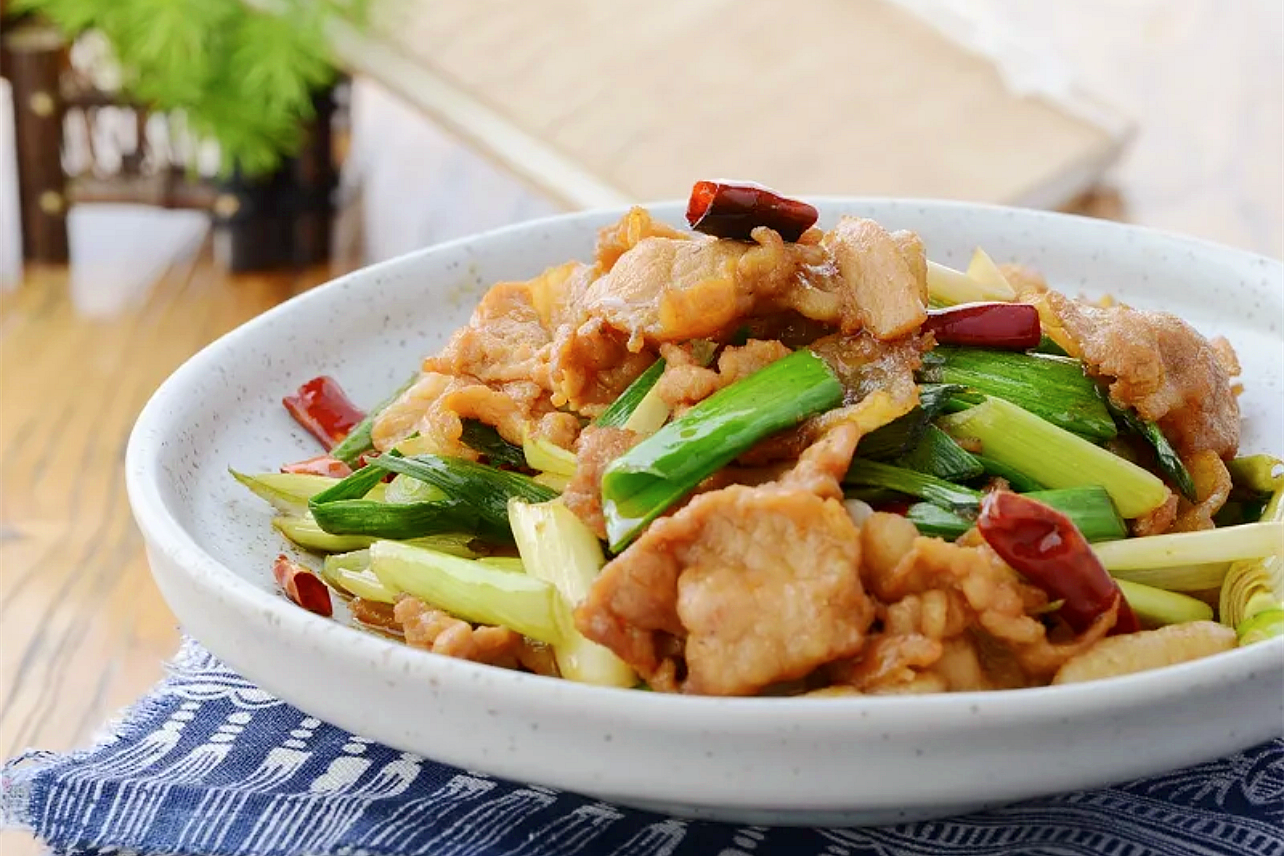 还有一道独具风味的特色小炒肉,是宣威当地每家饭馆都有的招牌菜