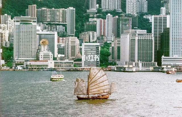 铁娘子撒切尔夫人，撒切尔夫人为什么被称为铁娘子（撒切尔夫人本想压倒邓小平）