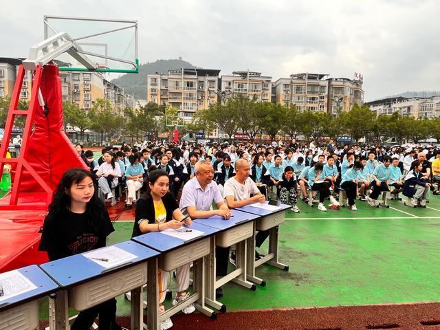 现代舞串词，青春活力现代舞串词（青春向未来”---仪陇县实验学校庆五四文艺演出）