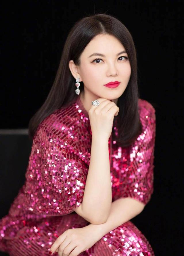 李湘与李厚霖离婚16年：她再婚后又离婚，他为何至今单身？