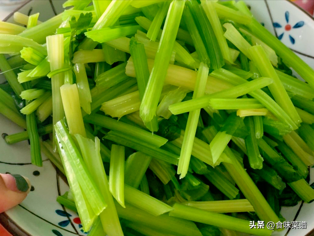 芹菜的做法大全，千张芹菜的做法大全（芹菜最好吃的4种做法）