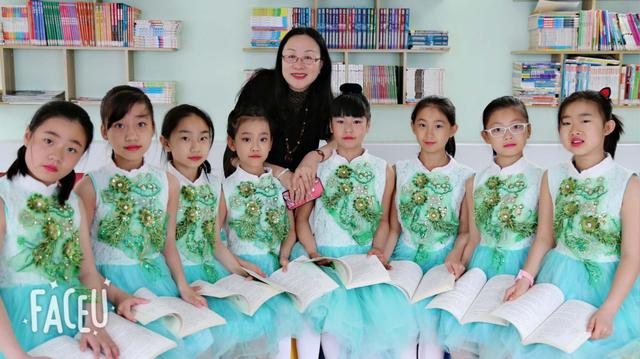 我的老师怎么画，简笔画怎么画我的老师（【思维导图画作文—记忆中最难忘的人》胡艺馨《我的老师》）