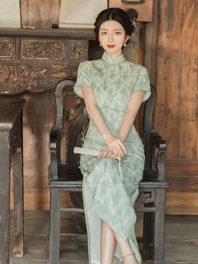 常见的旗袍款式有哪些,旗袍款式分类好看的旗袍(着一袭旗袍去踏春)