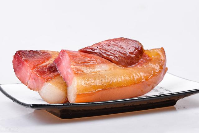 一斤腊肉放多少盐，做腊肉腌制一般要放多少盐一斤肉（只放盐不正宗容易坏）