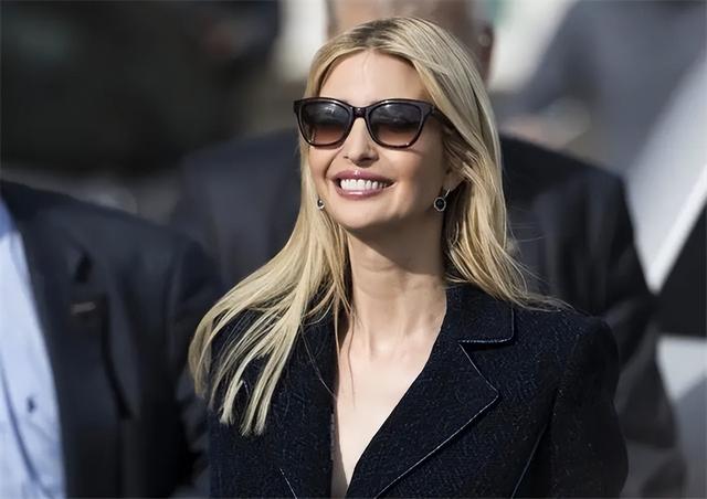 特朗普第一任妻子伊万卡简历，人前美丽端庄的伊万卡