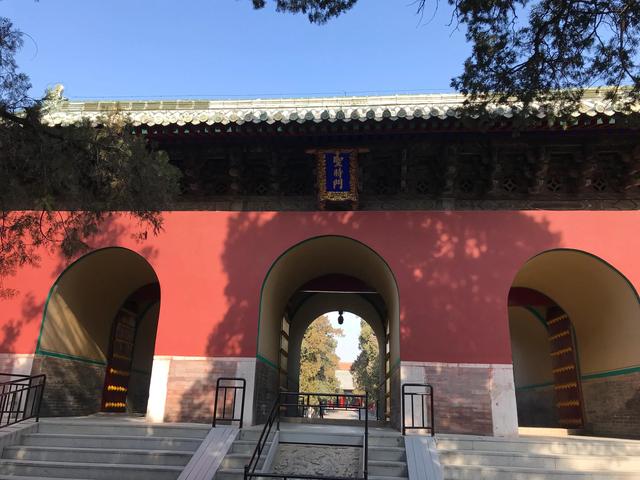 弥高是什么意思，钻之弥坚仰之弥高是什么意思（重游孔庙之—：孔庙的石坊庙门）