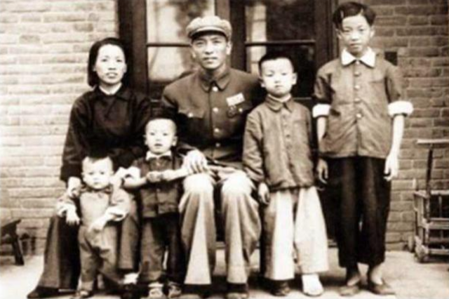 耿飚有几个儿子，耿飚有几个儿子啊（新中国唯一没有军衔的国防部长耿飚）