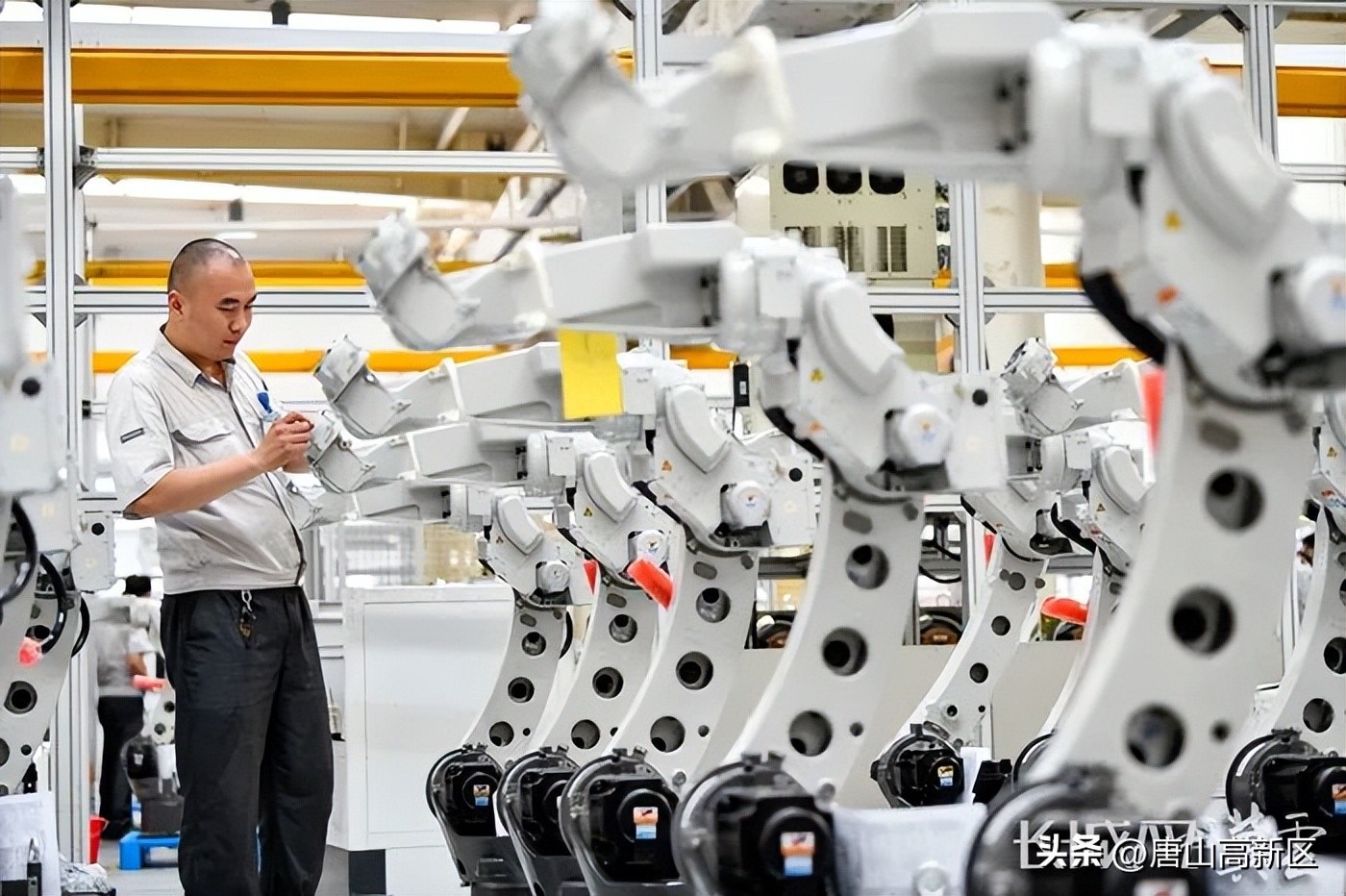 唐山：以“智”赋能 打造机器人产业创新高地