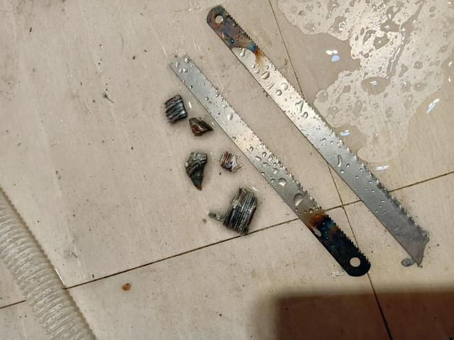 水龙头接口处漏水怎么办，水龙头接头边渗水怎么办（水龙头丝口断在丝口内怎么取）