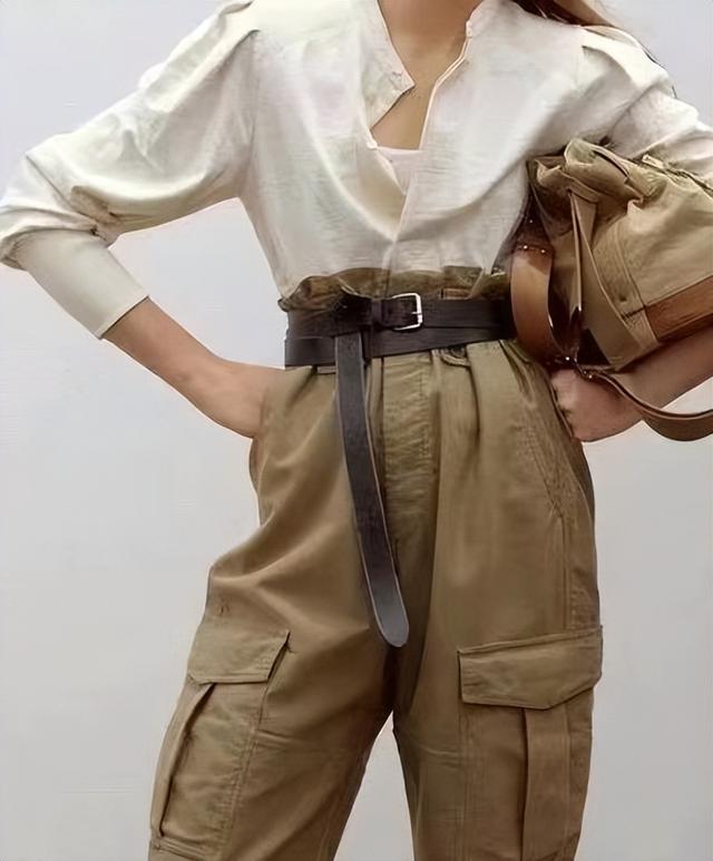 卡其色上衣搭配什么下装好看，穿出休闲时尚味卡其色上衣配什么颜色裤子才好（今年流行一种裤子）