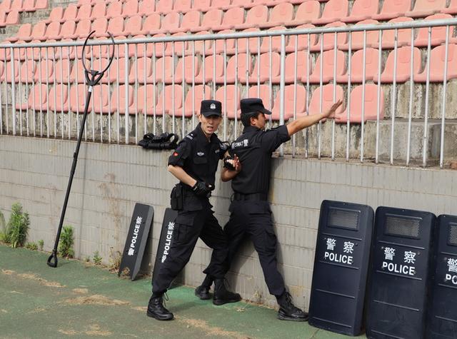 先进事迹怎么写，员工先进事迹怎么写（忠诚履职为平安——勉县公安局巡特警大队李靖同志先进事迹）