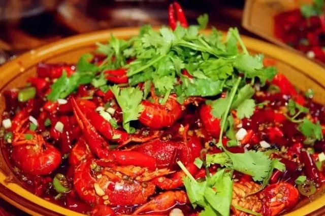 长沙有什么好吃的，长沙有什么好吃的特色美食街（长沙最有名的5种小吃）