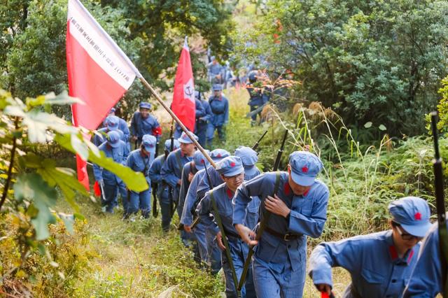 团队有气势的宣誓词，团队有气势的宣誓词大学（泉州红七月党建团建年年有）