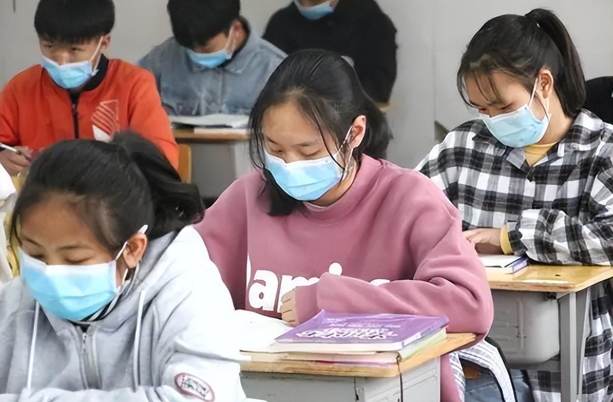 中小学教师（中小学教师队伍迎来调整）