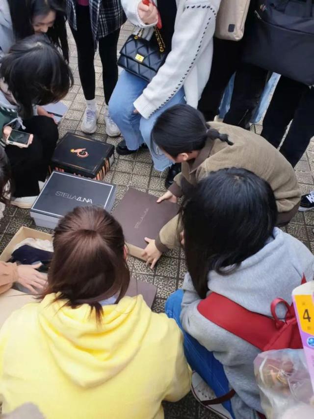 送女生礼物送什么好学生，给男生送礼物送什么好（却辣到了网友们的眼睛）