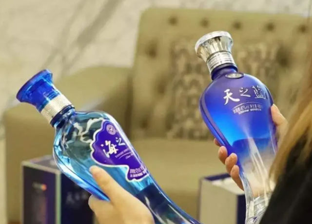 蓝色经典海之蓝价格，海之蓝52度多少钱一瓶（天之蓝、海之蓝、梦之蓝到底有啥区别）