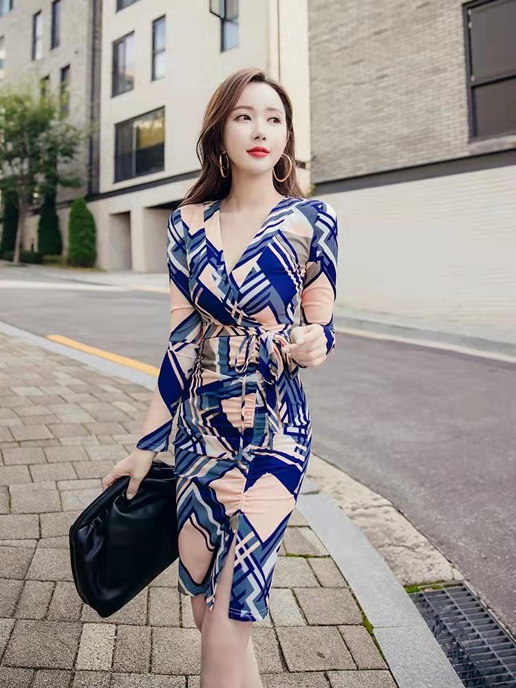 收腰修身连衣裙的优点，收腰修身连衣裙的优点有哪些（气质收腰系带包臀连衣裙）