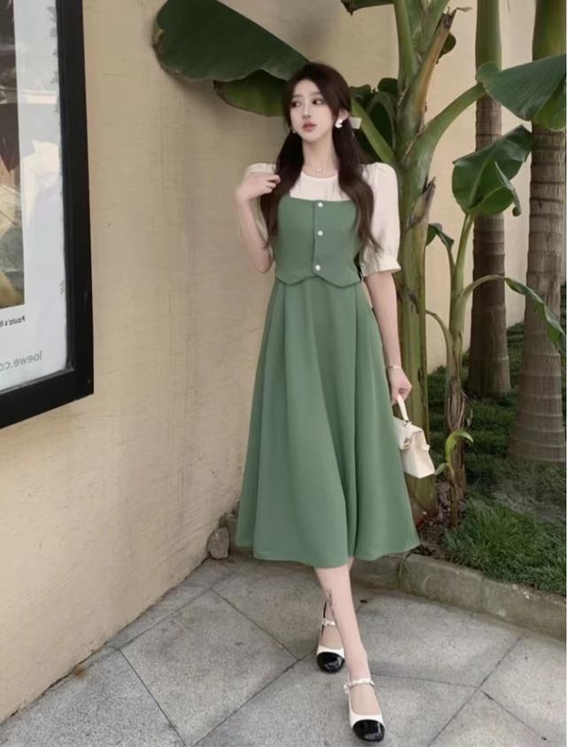 松紧腰连衣裙适合什么身材，松紧腰连衣裙的好处（上紧下松的收腰连衣裙适合什么身材）