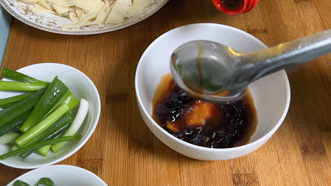 刀削面的家常做法简单，刀削面的家常做法简单又好吃（葱油刀削面在家这样做）