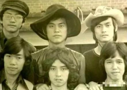 陈百祥陈百强,陈百强和陈百祥不仅只差“一个字”(与周星驰飙戏的“贱男鼻祖”) 陈百祥陈百强,陈百强和陈百祥不仅只差“一个字”(与周星驰飙戏的“贱男鼻祖”)